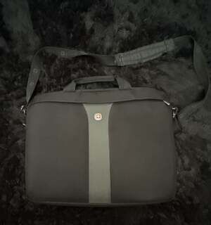 Wenger Legacy 17-inch Laptop Slimcase in Black and Grey